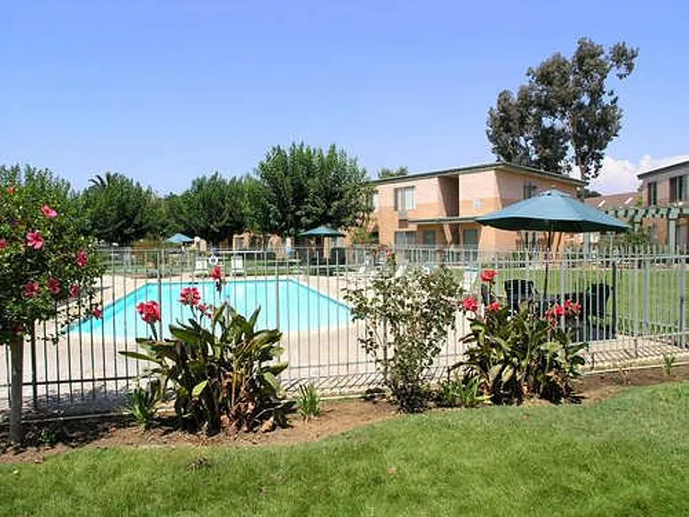 Spacious 2 Bedroom Apartments at The Courtyards in El Cajon — Photo 13