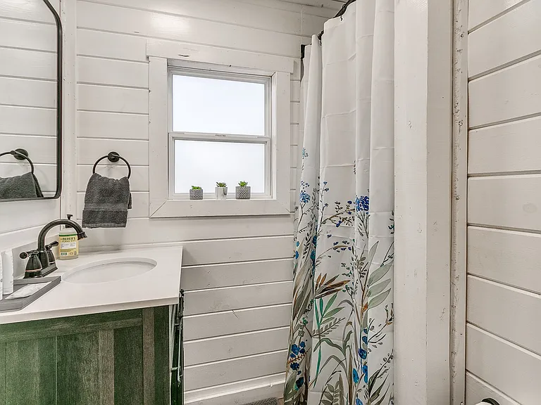 21036 Owens Dr — Photo 12