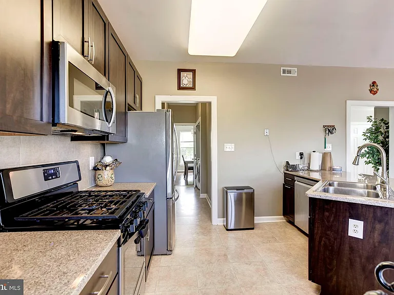 13724 Valley Oak Cir — Photo 18