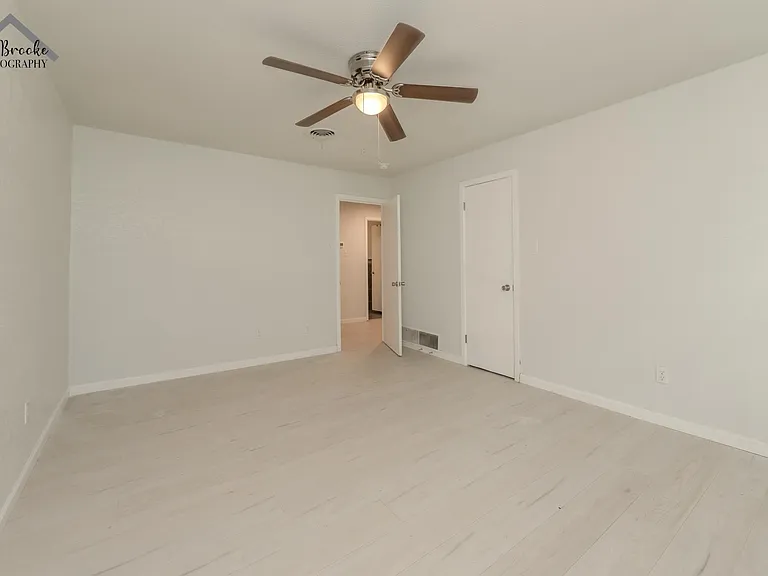 4505 University Ave — Photo 19