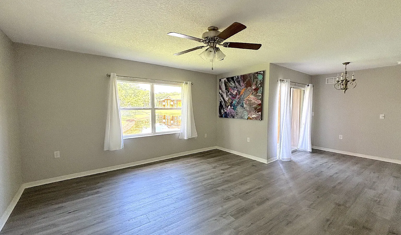 2 bed, 951 sqft, $1,600 — Photo 1
