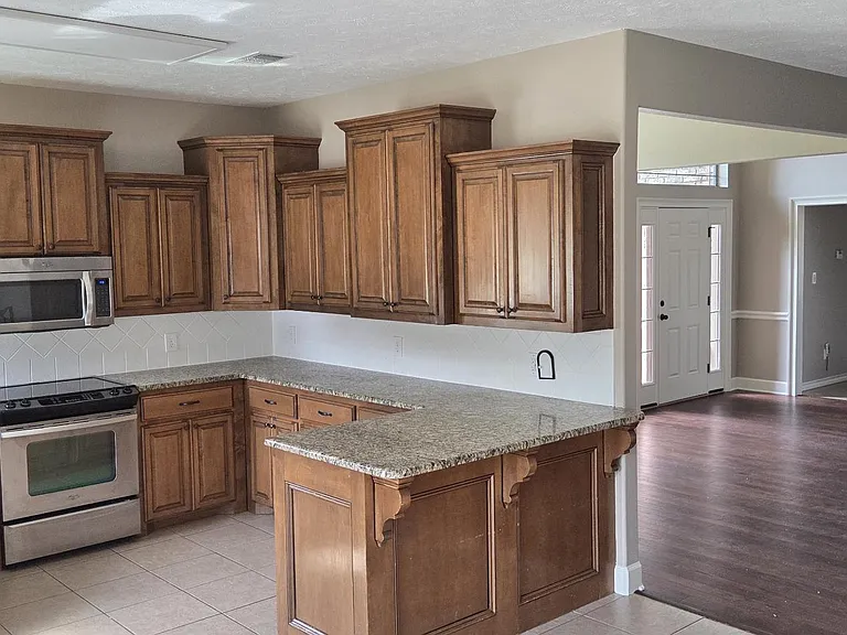 3606 Sylvia Dr — Photo 3