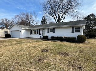 1061 Meadow Ln, Rochelle, IL 61068