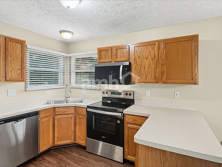 825 Whitehead Dr — Photo 4