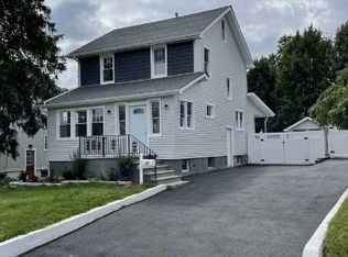 28 Hillside Ave, Teaneck, NJ 07666