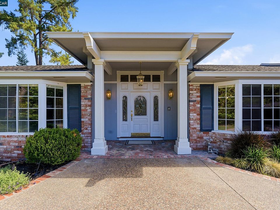 1st image of 44 Squire Ct