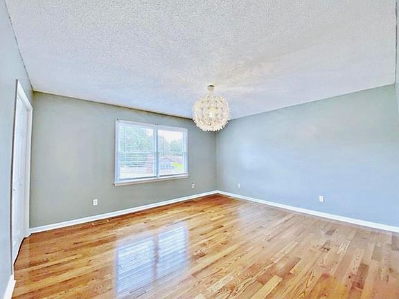 3rd image of 1321 Hidden Creek Cir