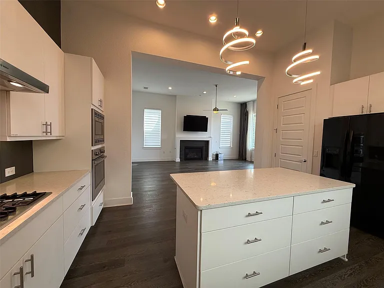6117 Seville Dr — Photo 7