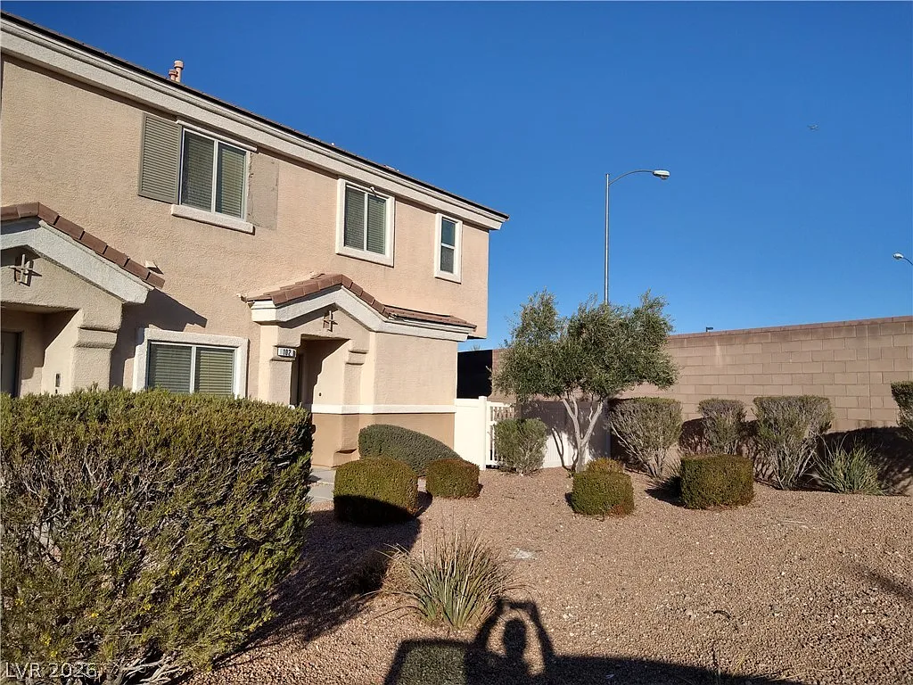 2 bed, 2.0 bath, 1189 sqft, $1,795 — Photo 2