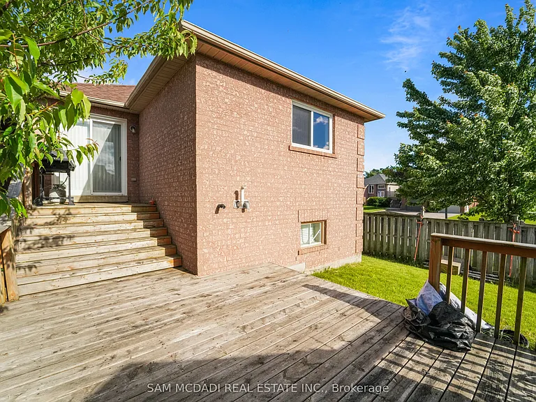 87 Rundle Cres — Photo 32