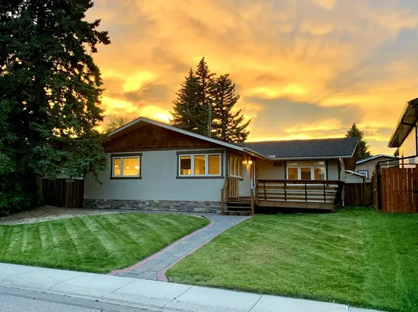 23 E Brown Cres NW, Calgary, AB T2L 1N4