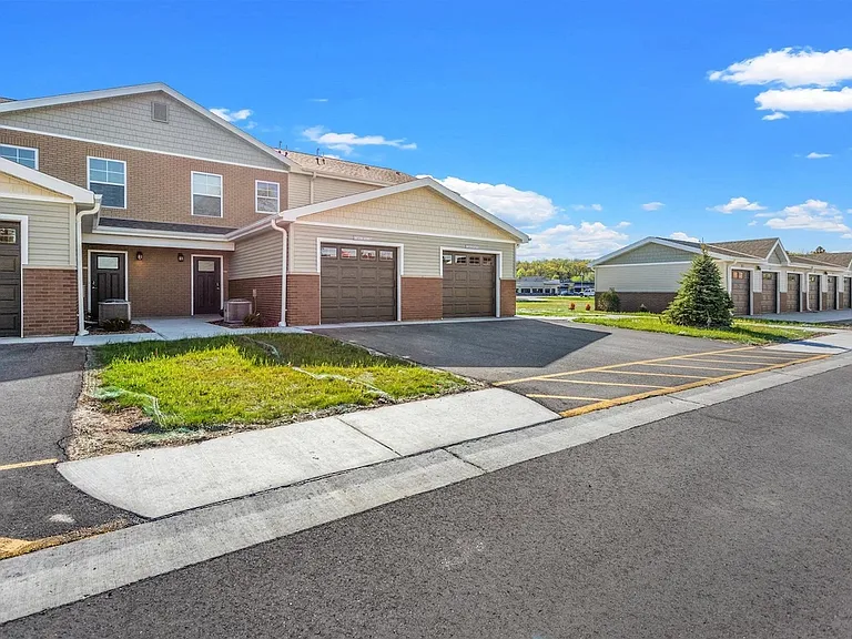 S75W17476 Janesville Rd — Photo 25