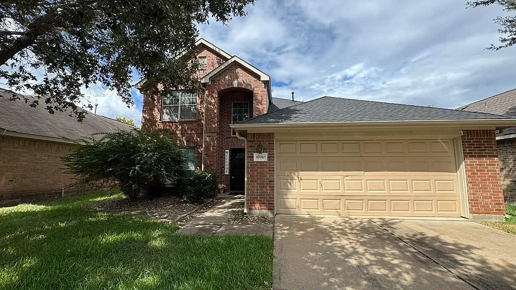 4 bed, 2.5 bath, 2149 sqft, $2,800 — Photo 2