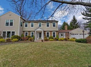 8 Momrow Ct, Menands, NY 12204