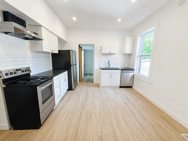 24 Cayuga St #A — Photo 6