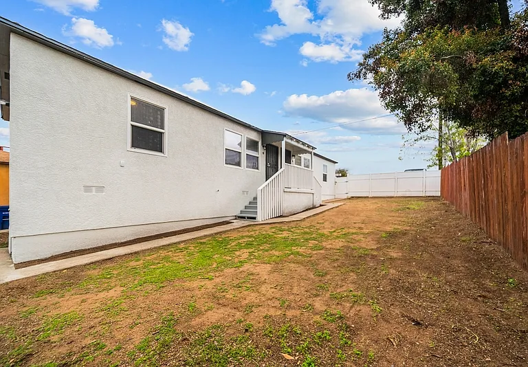 1918 Skyline Dr — Photo 9