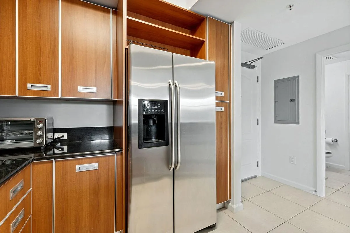 2 bed, 2.0 bath, 986 sqft, $3,000 — Photo 2