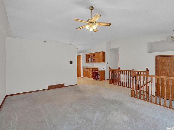 5th image of 227 Rothwell CRESCENT