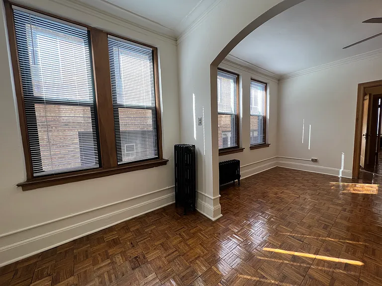 431 West Roscoe Street — Photo 27