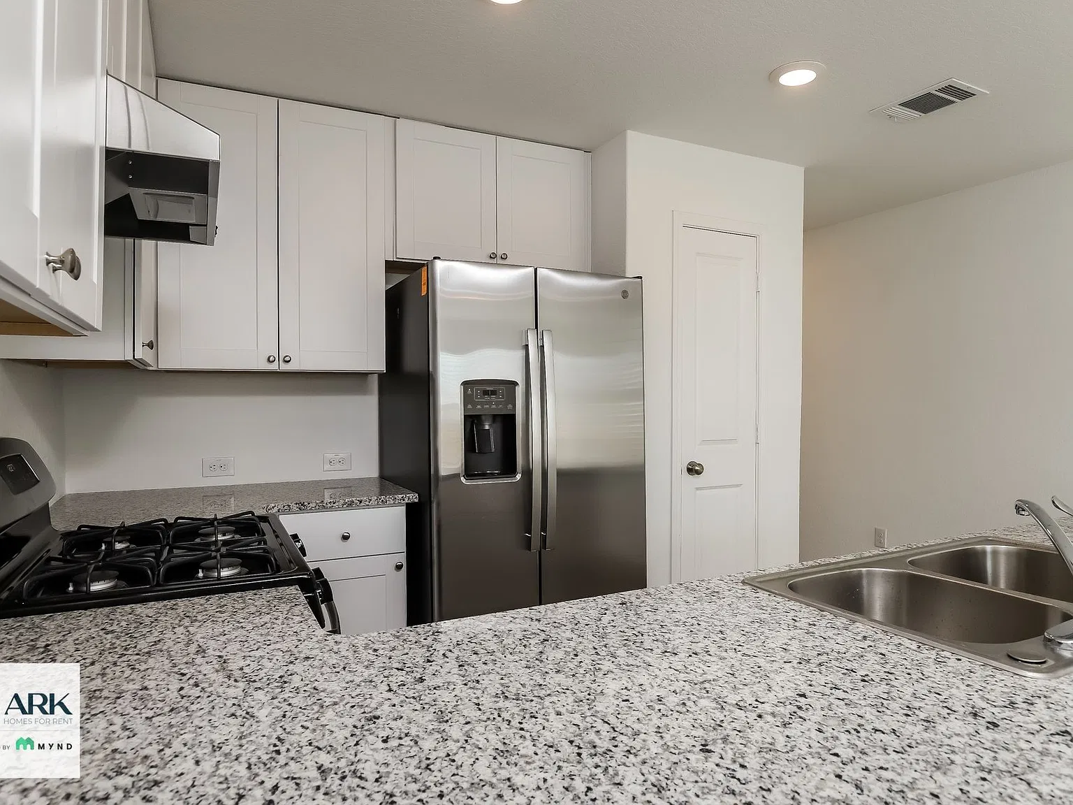 3 bed, 2.0 bath, 1189 sqft, $1,325 — Photo 4