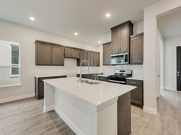 5th image of 703 Parrino Pkwy