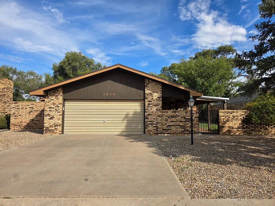 1616 Colonial Pkwy