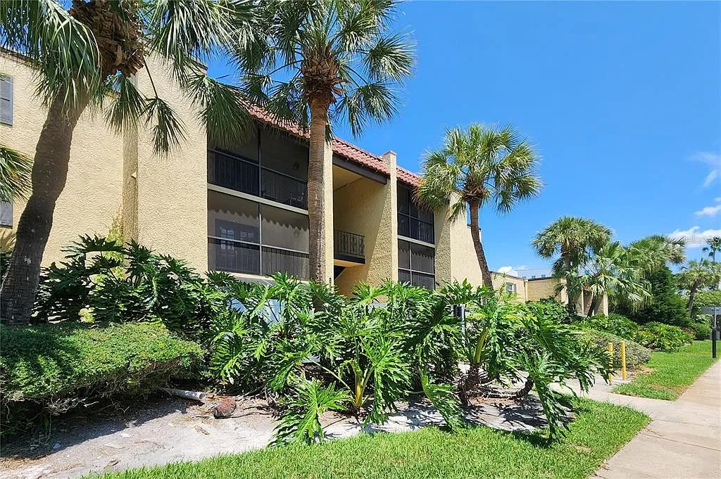 2 bed, 2.0 bath, 1000 sqft, $2,300 — Photo 1