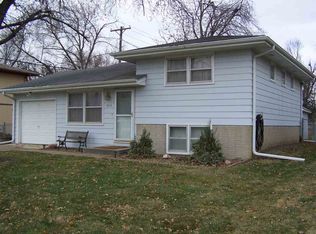 1614 Carlyle St, Beatrice, NE 68310