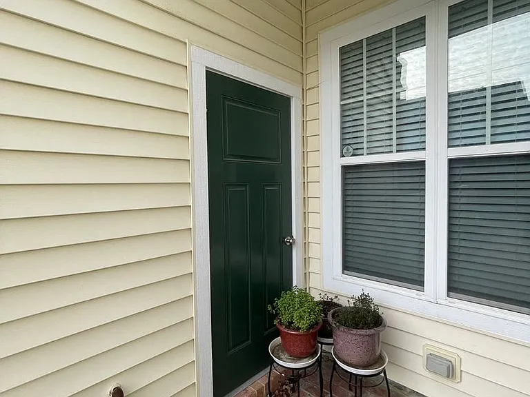 8275 Captains Way — Photo 3