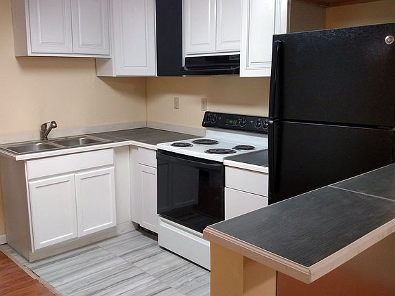 Kitchen with Breakfast Bar