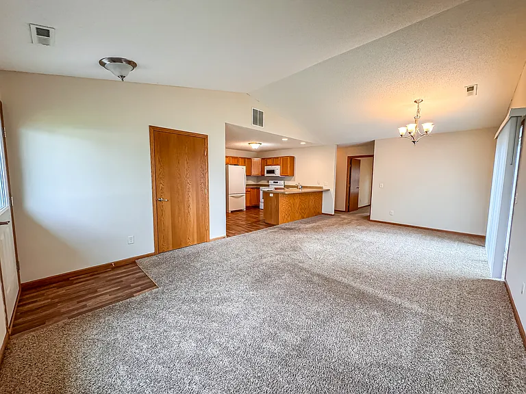 1582 Gunston Dr #B — Photo 4