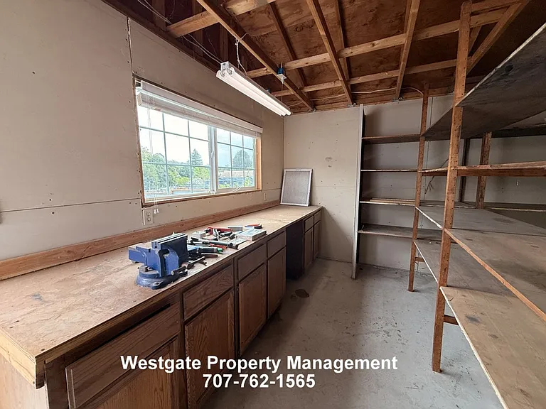 965 Eastman Ln — Photo 23