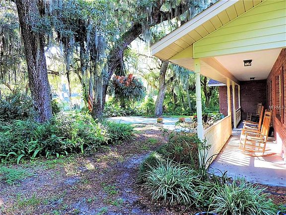 3rd image of 985 Wildwood Dr