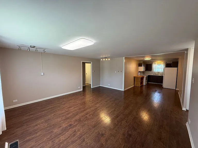 801 E Washington Center Rd — Photo 4
