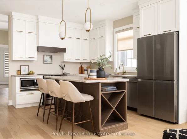 2 Leeds Ct, Bracebridge, ON P1L 0B7