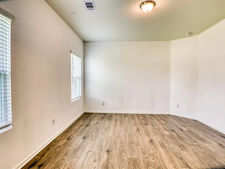 407 Magnolia St — Photo 23