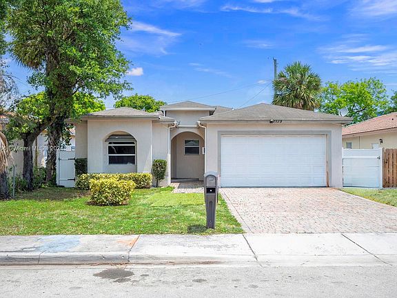 4th image of 2739 NW 9th Pl