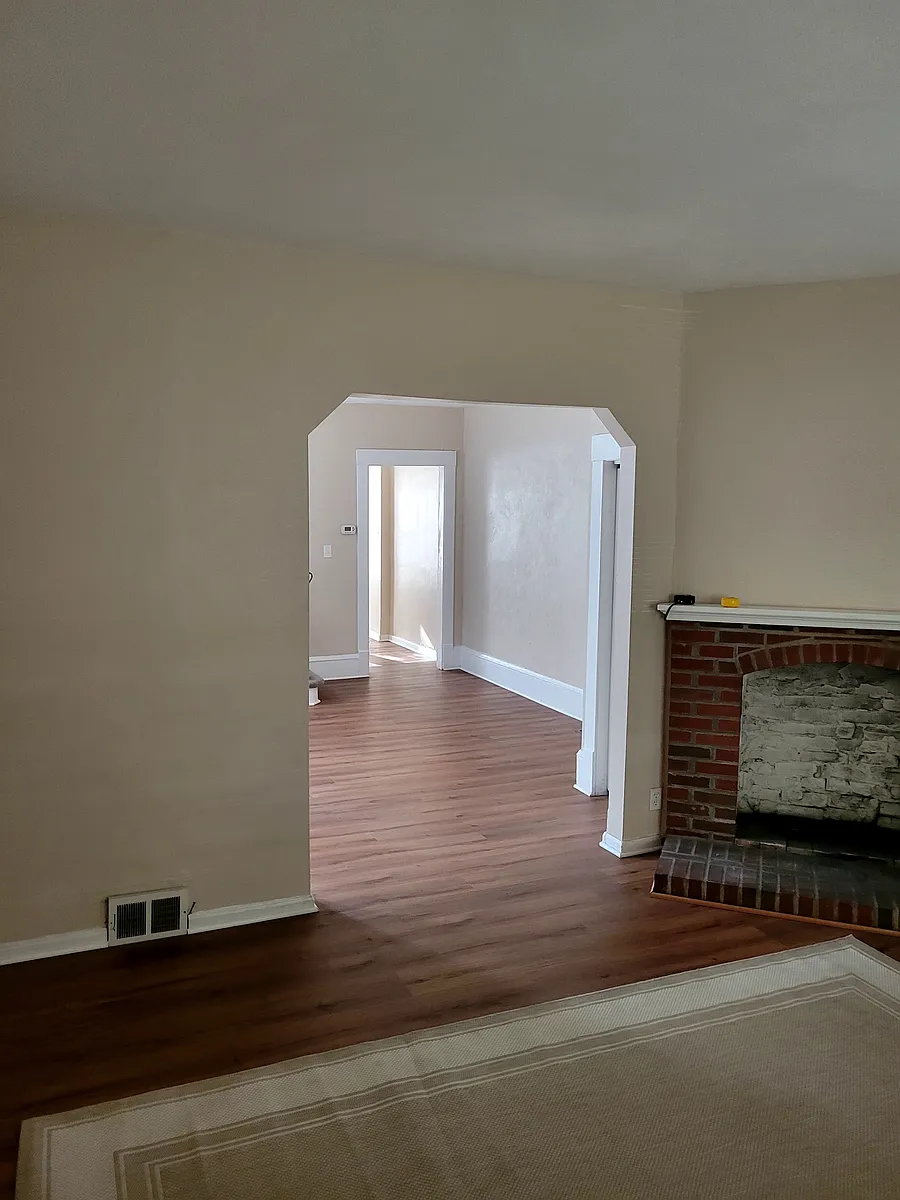 living room view from entrance - 2266 Grandview Ave