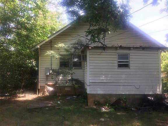 2nd image of 1332 E Jefferson Ave