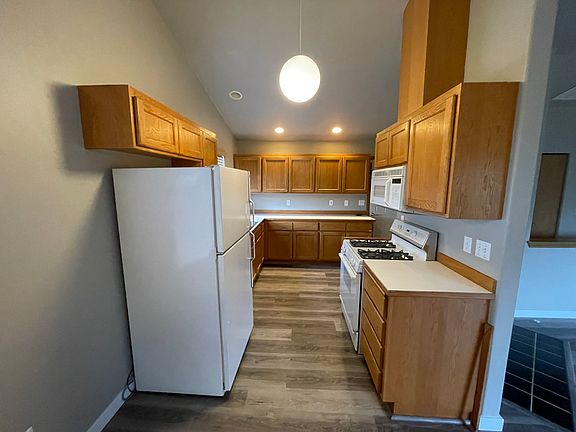 5th image of 6722 61st Pl NE