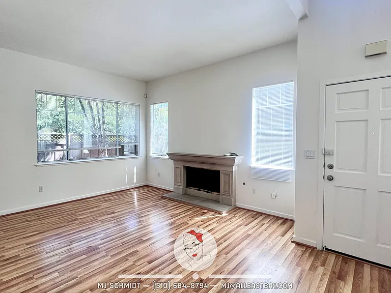 303 Sutton Cir — Photo 2