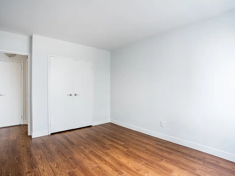 111 Davisville Ave — Photo 16