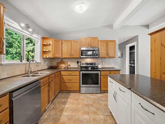 5th image of 19637 42nd Ave