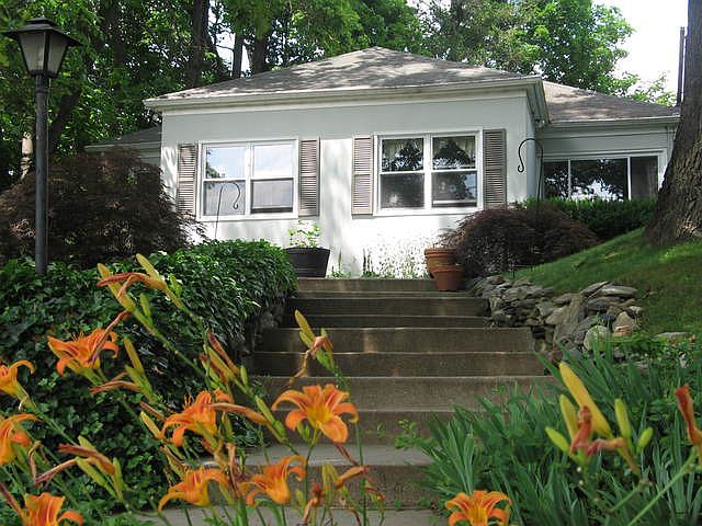 1st image of 91 Woodruff Ave