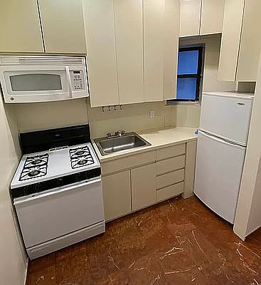 5th image of 405 E 69th St #1F