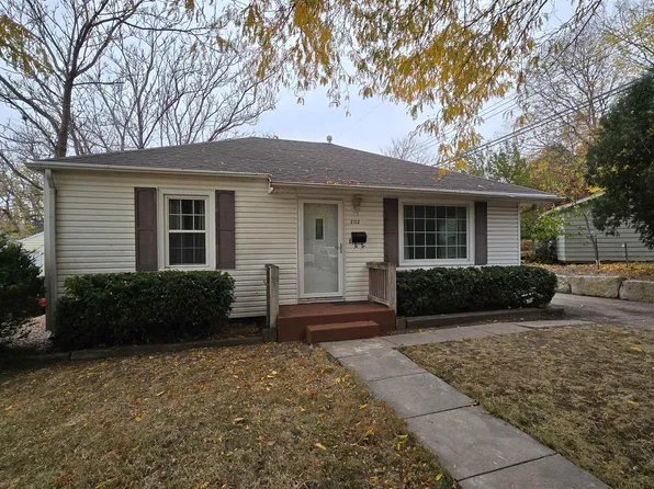 2912 Kimler Ave, Kearney, NE 68845