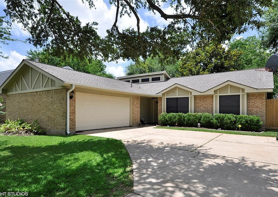1st image of 2618 Country Place Dr