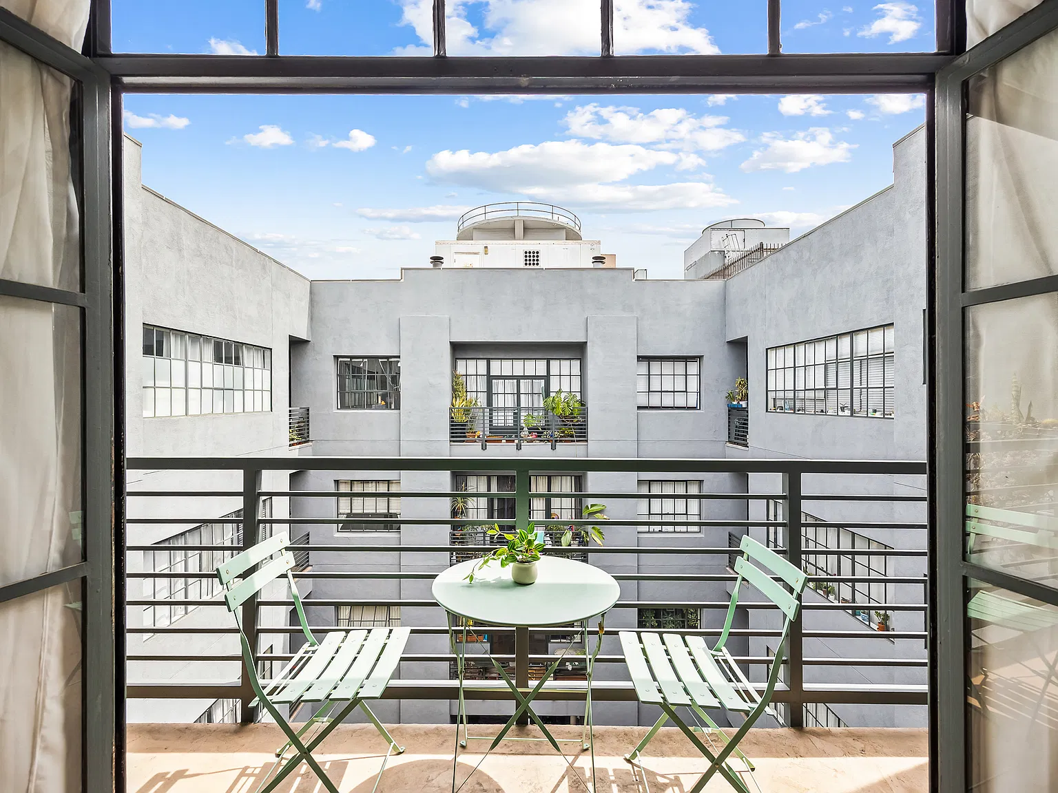 1 bed, 707 sqft, $2,290 — Photo 4