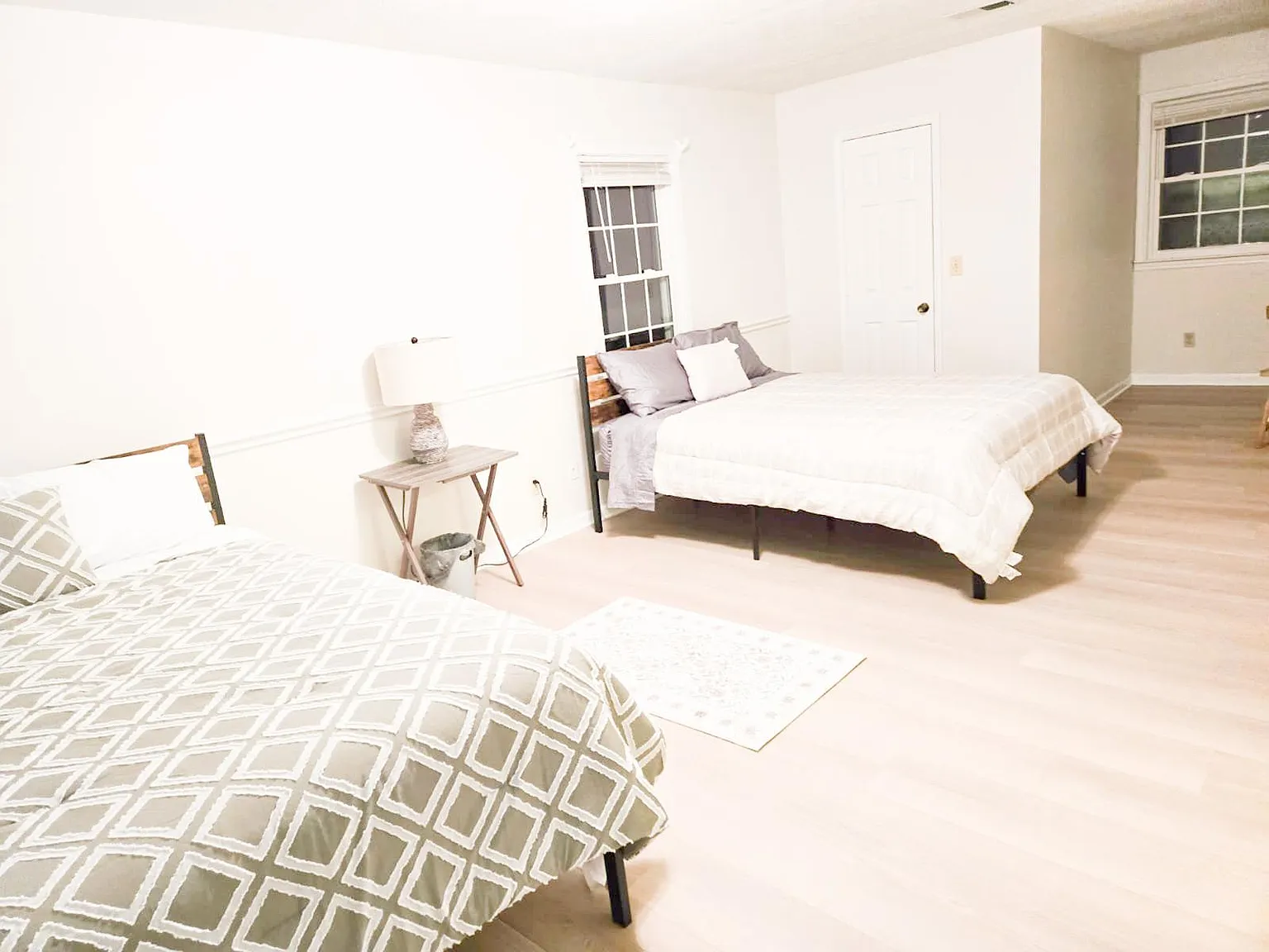 4 bed, 1.0 bath, 3000 sqft, $862 — Photo 2