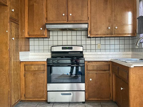 2nd image of 309 N Mountain View Pl #6
